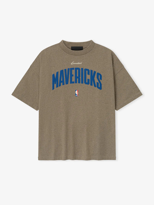 ESSENTIALS Mavericks 90s Tee